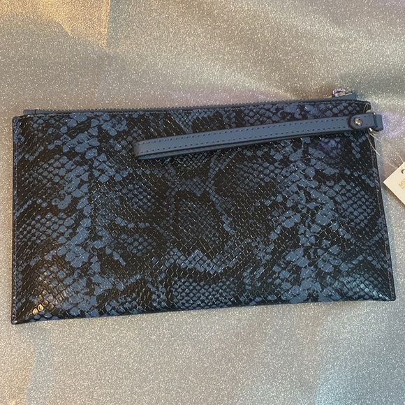 🖤💙MICHAEL KORS🖤💙Jet Set Travel Lg Top Zip Wristlet in Exotic Embossed Denim/NWT - Picture 4 of 6